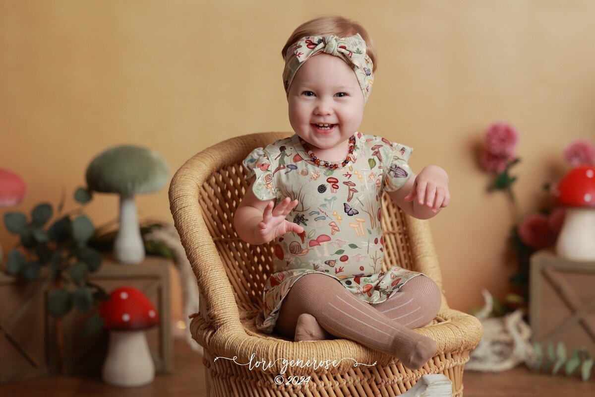 lehigh-valley-photographer-lori-generose-lg-photography-first-birthday-cake-smash-girl-lancaster-pa