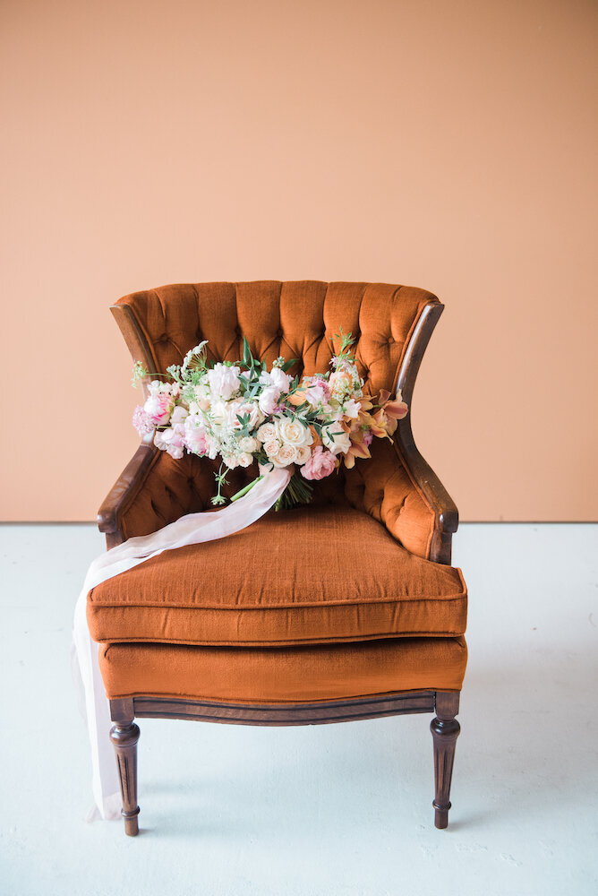 bridal-bouquet-vintage-chair
