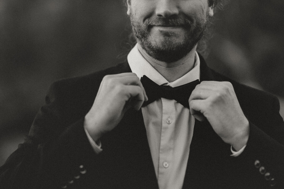 groom-bowtie-black-white