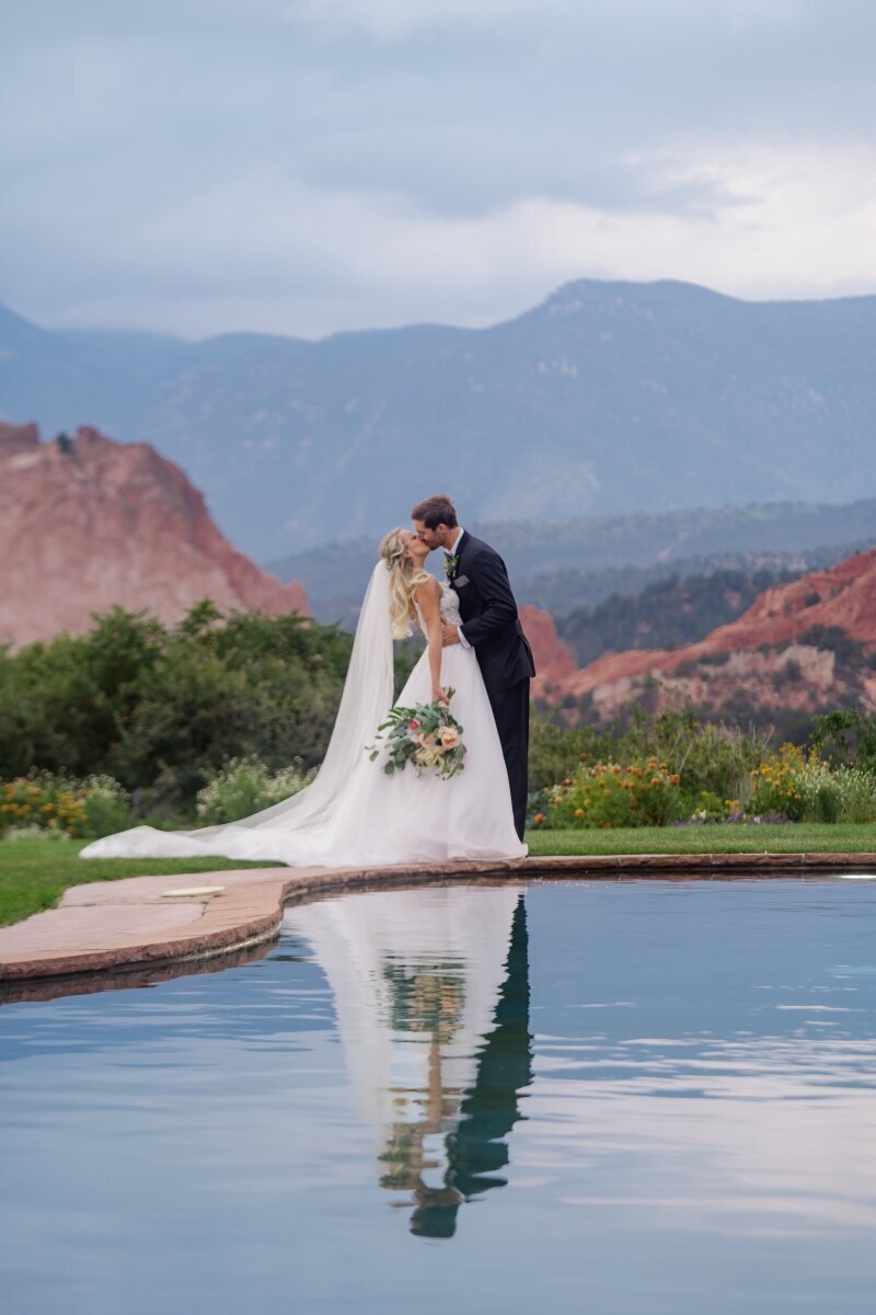 wedding photographers garden of the gods