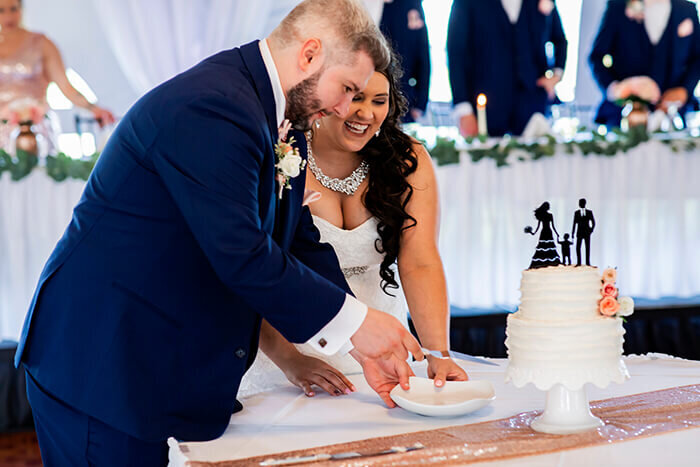 bride-groom-cut-cake-laugh