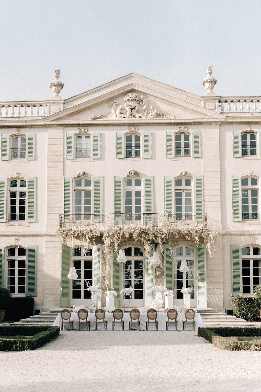 capucineatelierfloral-tourreau-provence-mariage-suspension-chateau-fleuriste