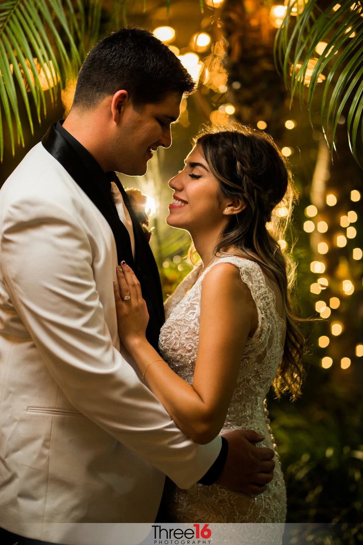 Gorgeous First Dance between Husband and Wife