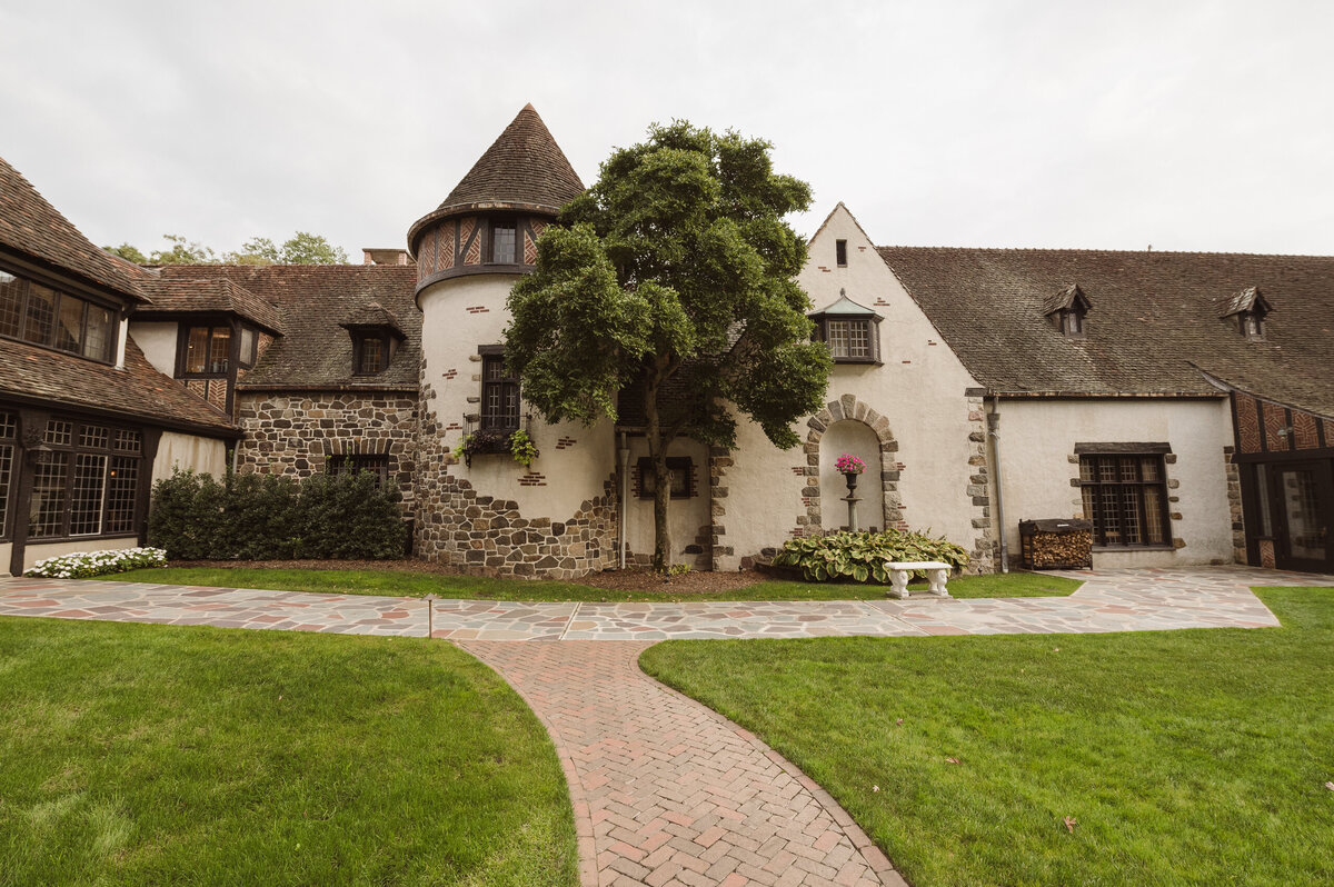 the best wedding photographer in north new jersey photos at pleasantdale chateau venue