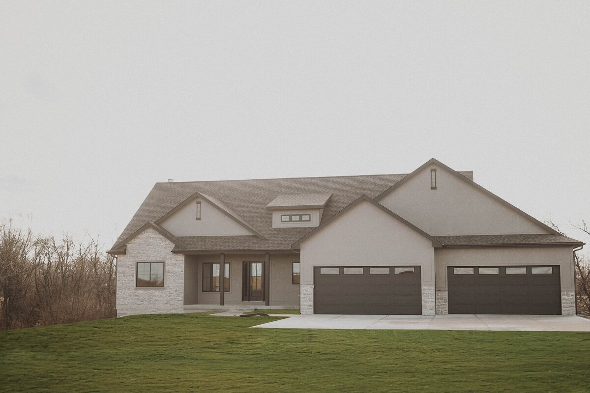 2425-Exterior-Linden-Central-Iowa-Custom-Home-JRL-Builders-3F1A1822
