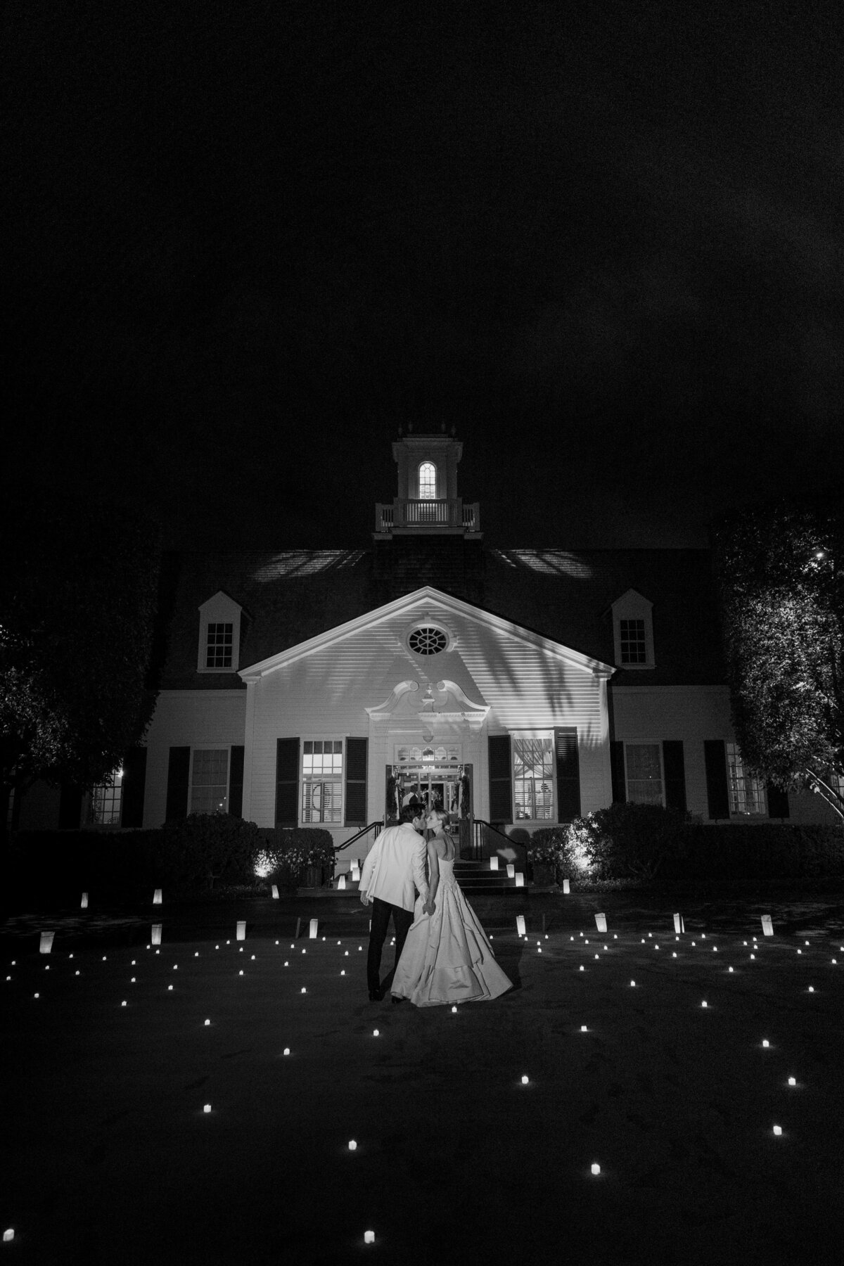 shoreacres-lake-bluff-tent-wedding-by-olivialeigh-41