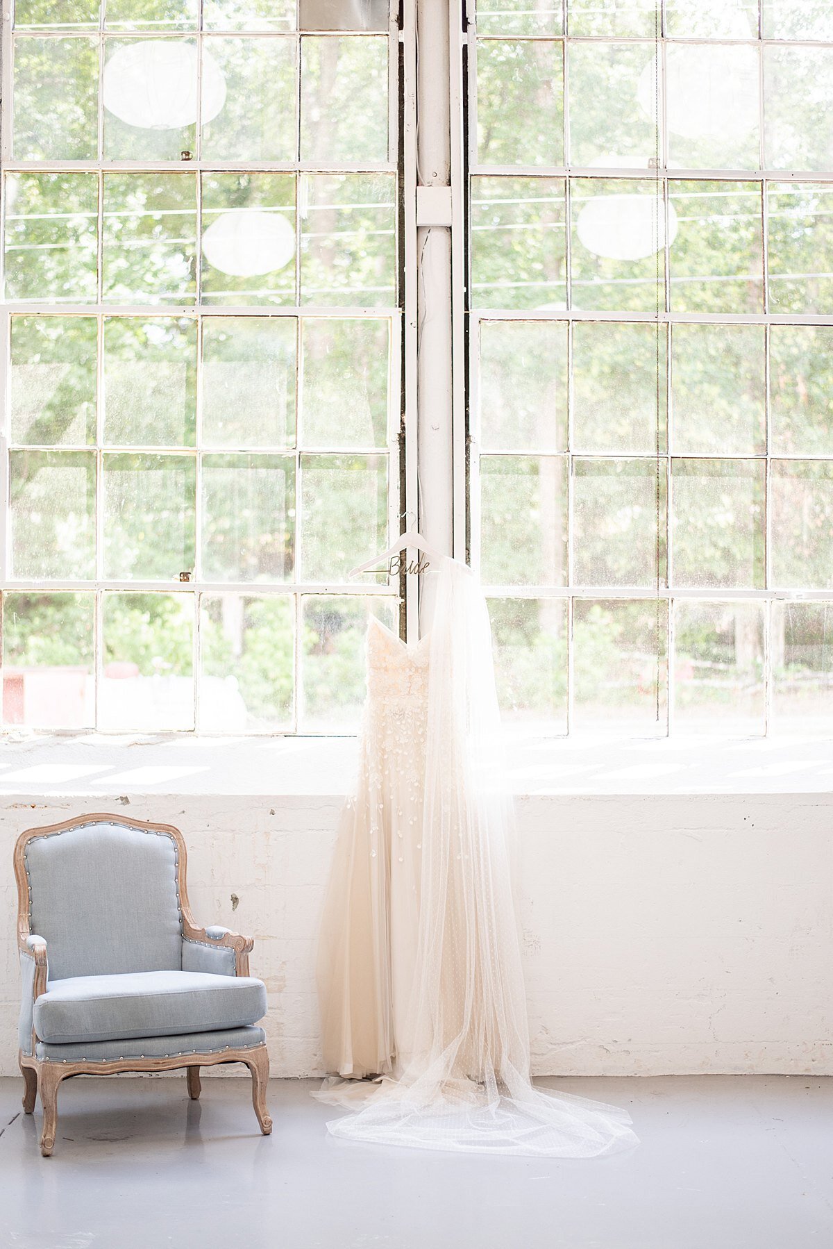 bride-wedding-dress-sc-white-blue