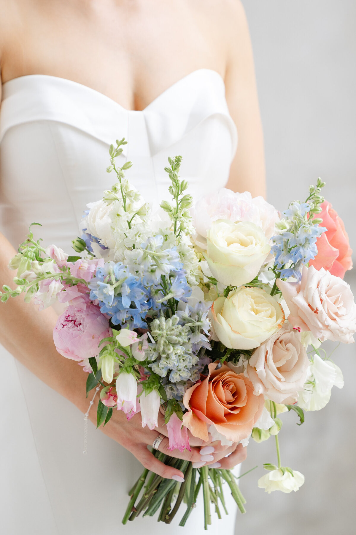 bride hold floral boutique designed by Sweet Blossom floral at The Pinnacle Club in Grove City