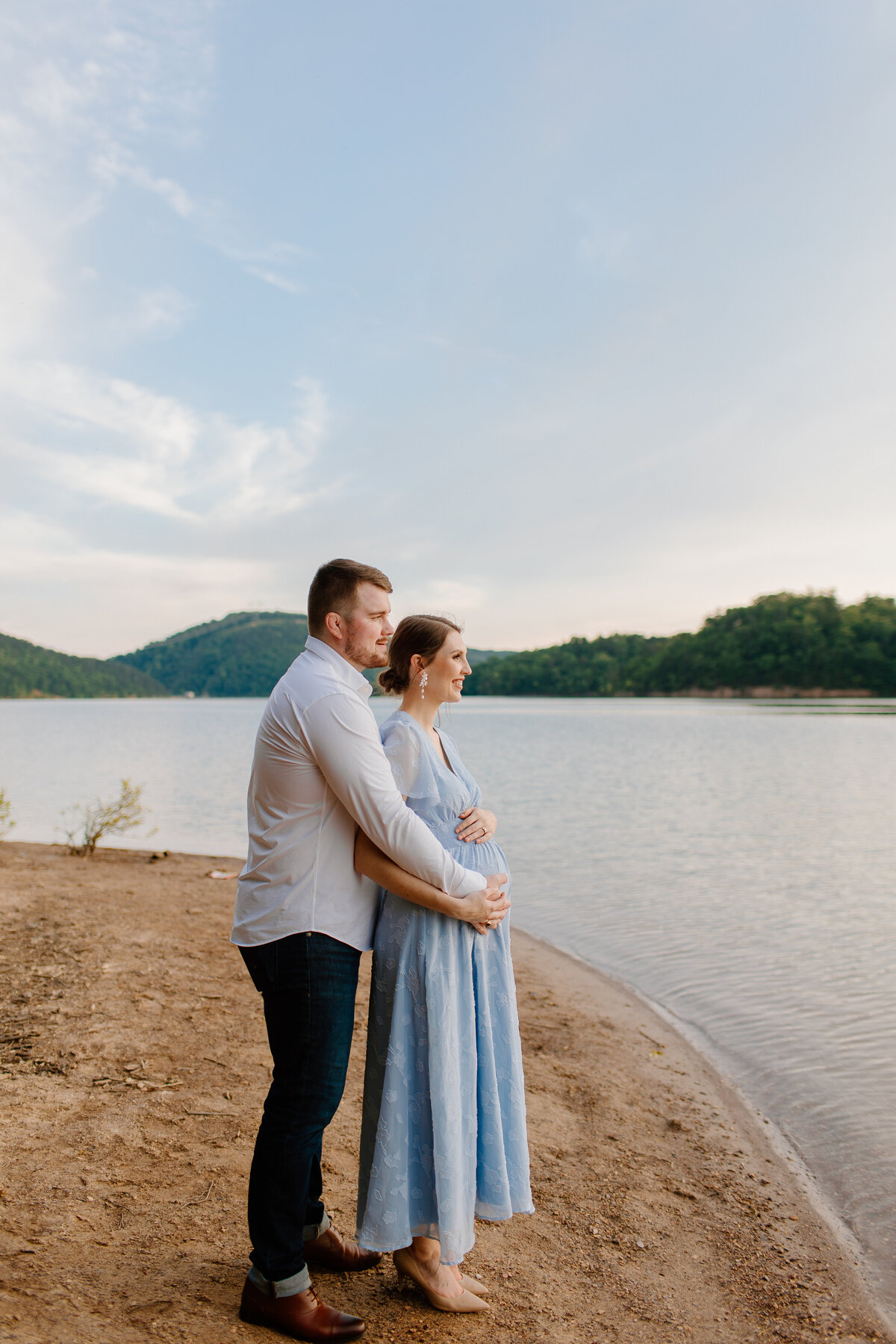 Documentary-Maternity-Session-at-Carvins-Cove-RJ-71