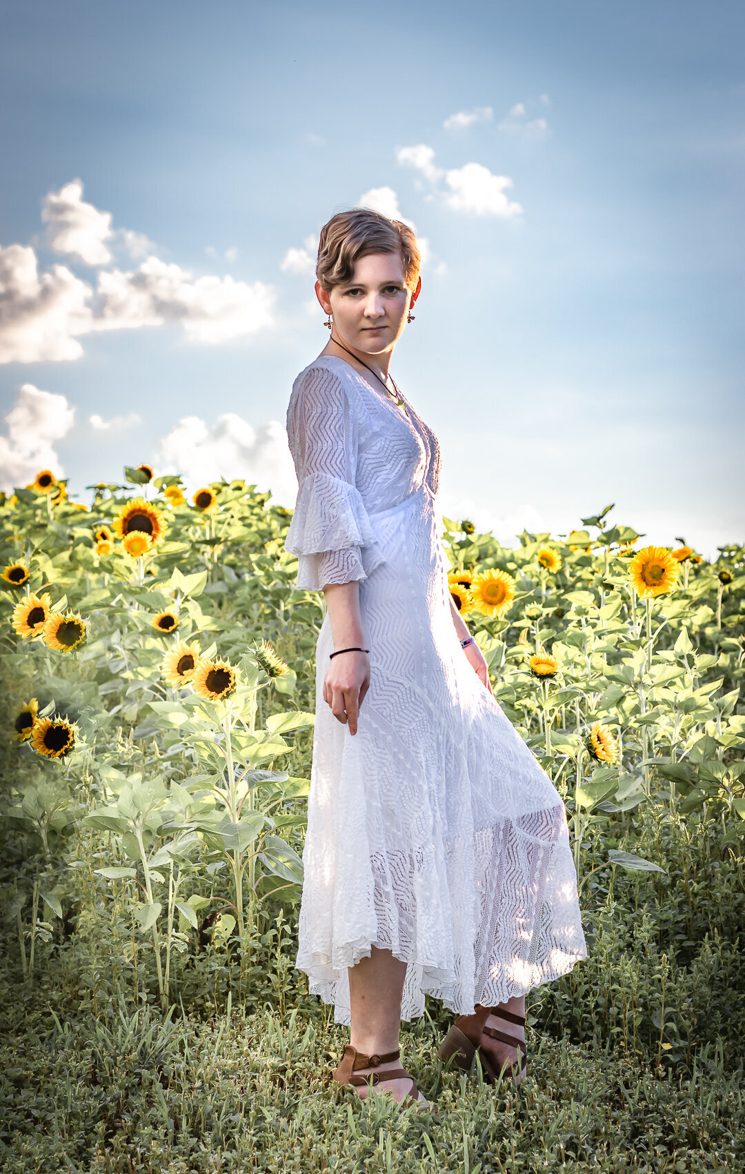 2022SinklandFarms-Sunfllower-Festival_senior-class-photos_social-media_website-3530