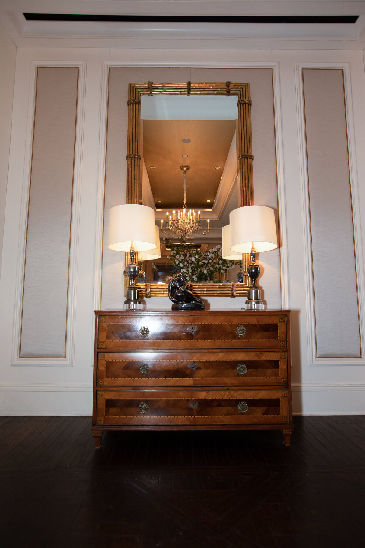 st-regis-atlanta-wedding-venue-hallway-mirror-table-decor