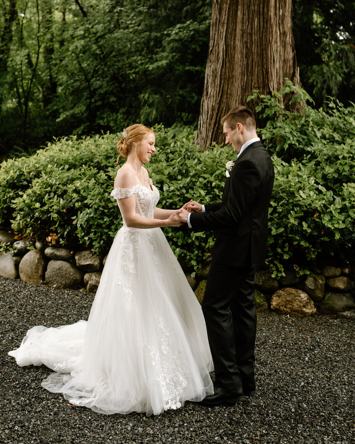 green_gates_at_flowing_lake_snohomish_washington_wedding_02
