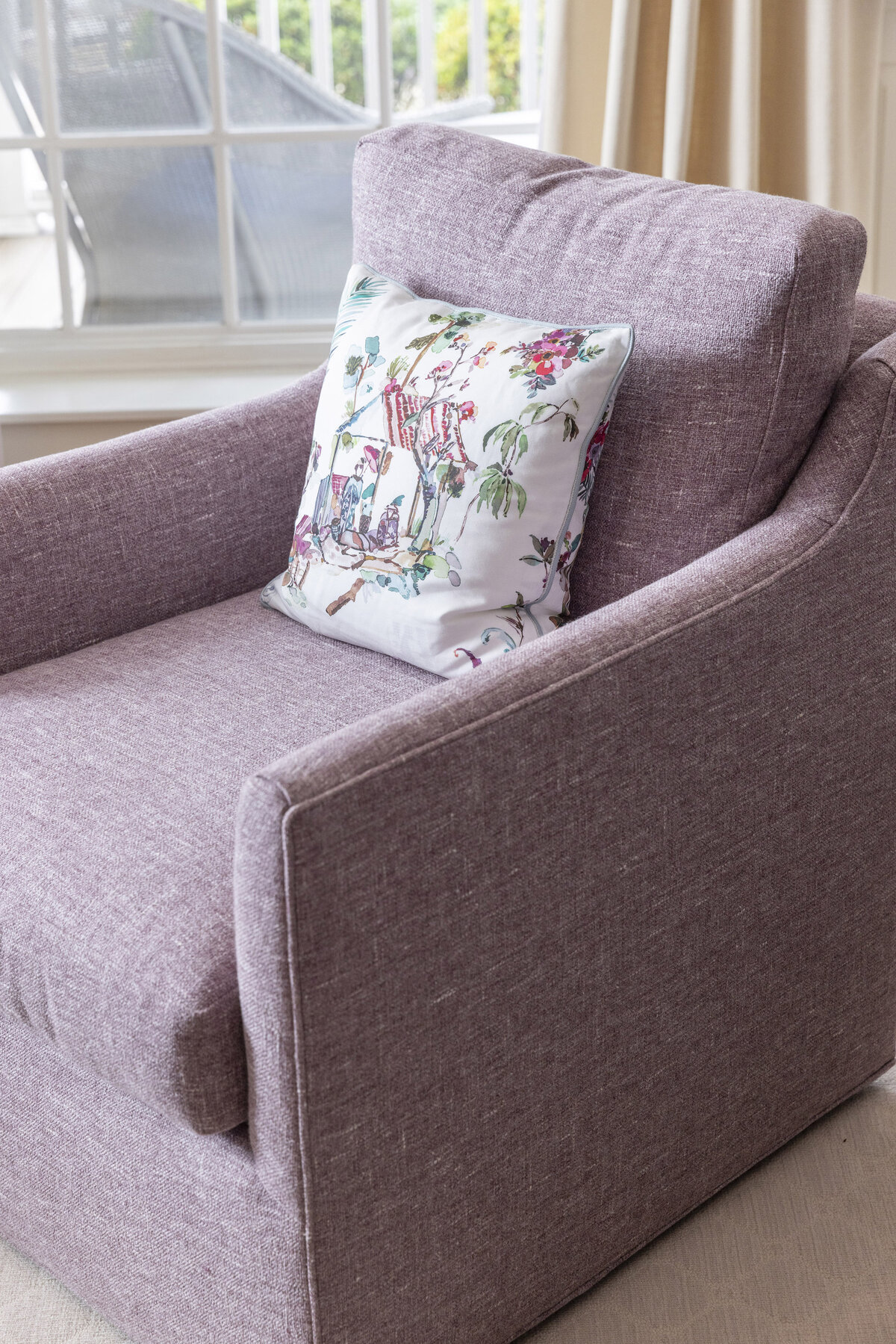 purple-living-room-throw-pillow-design