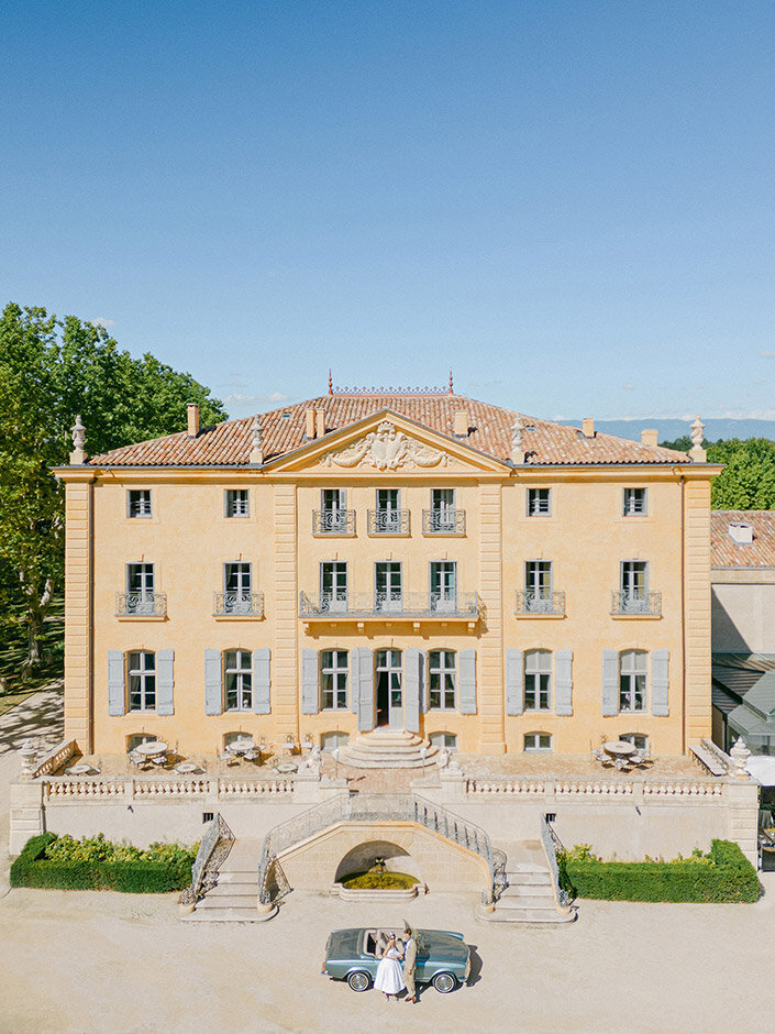 Blue-toile-de-jouy-wedding-at-chateau-fonscolombe-in-provence