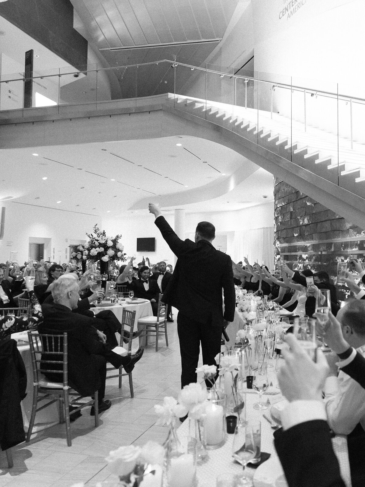 taubman-museum-of-art-wedding-photographer-oliver-and-co-roanoke-wedding_0125