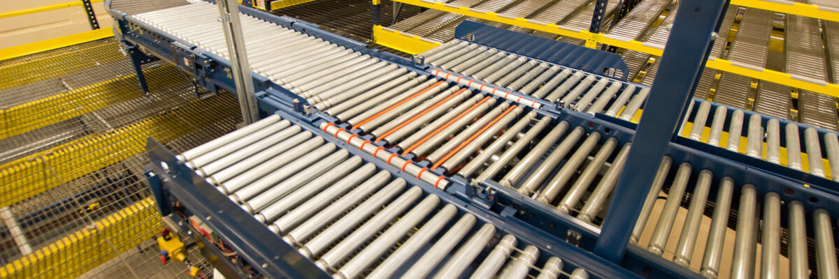 roller conveyor belt for distribution