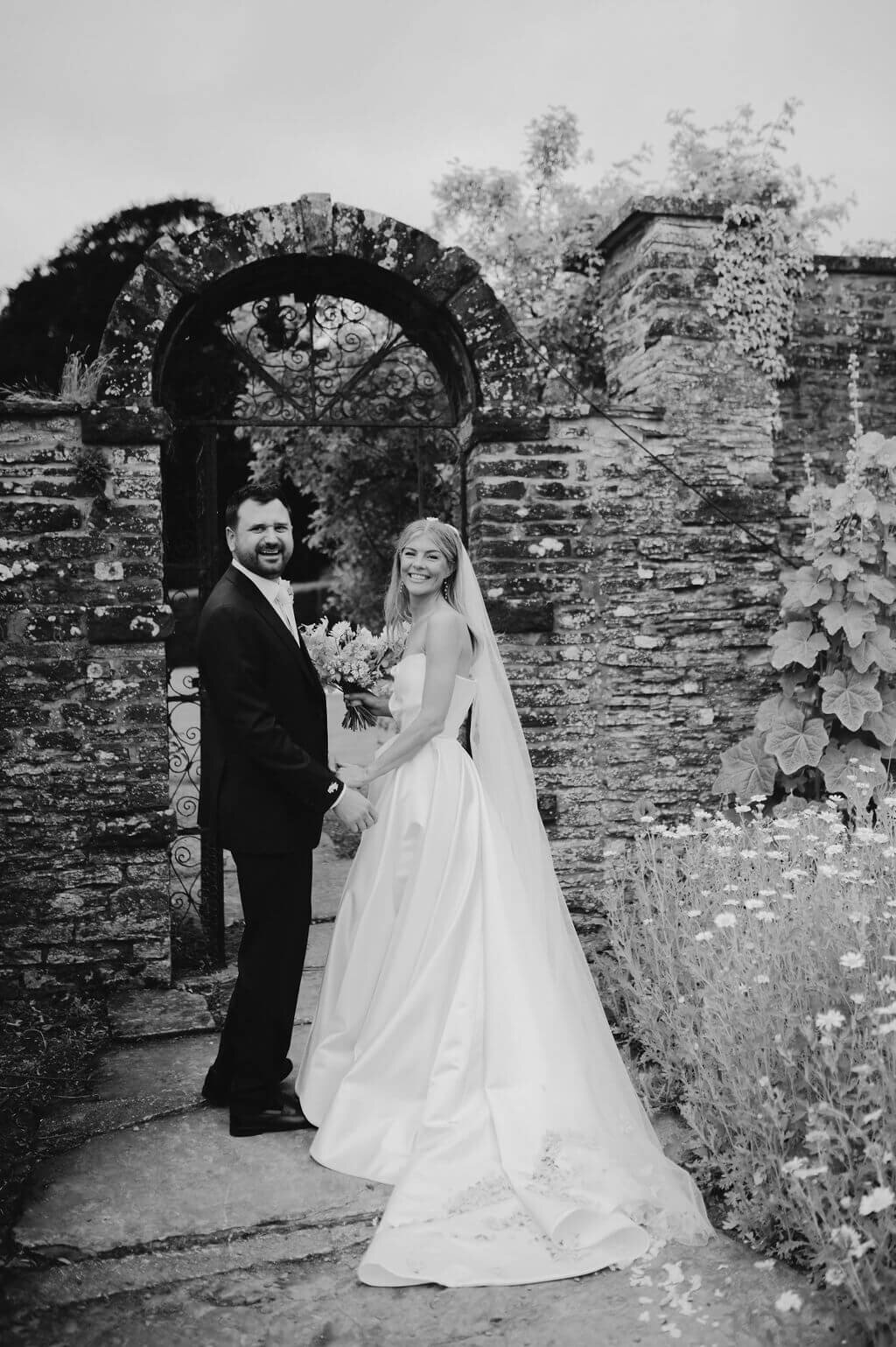 Issy-and-Bella-Floral-Design-Wedding-Florist-Herefordshire-Broadfield-Court-j&N81