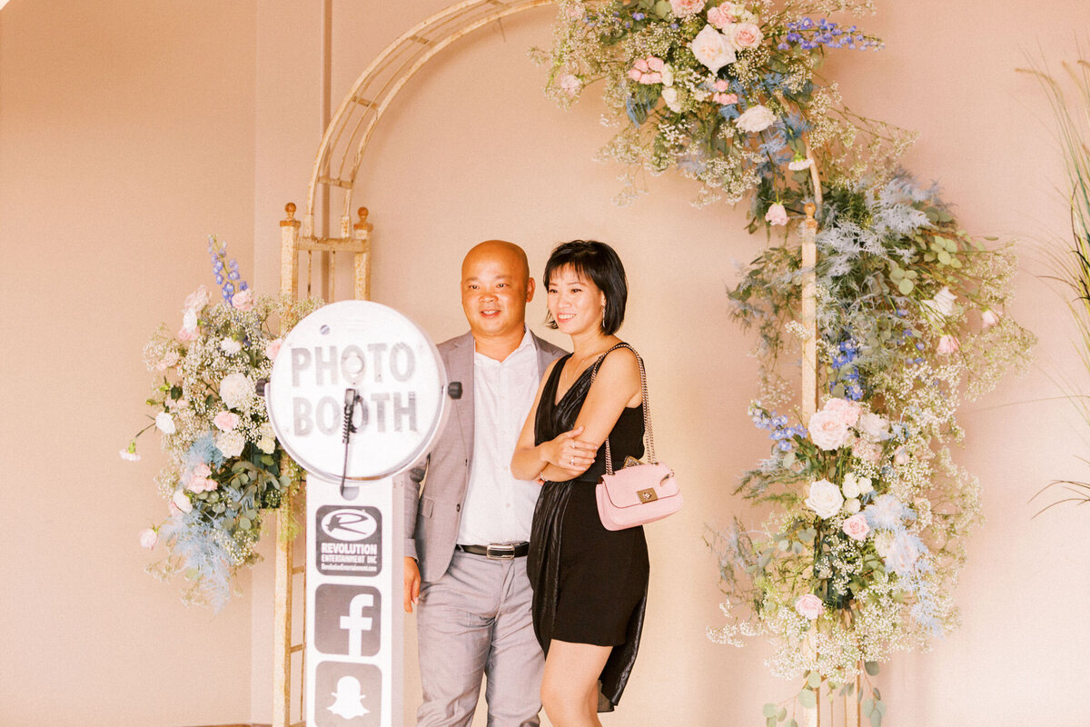 floral-photobooth-calgary-golf-course-wedding