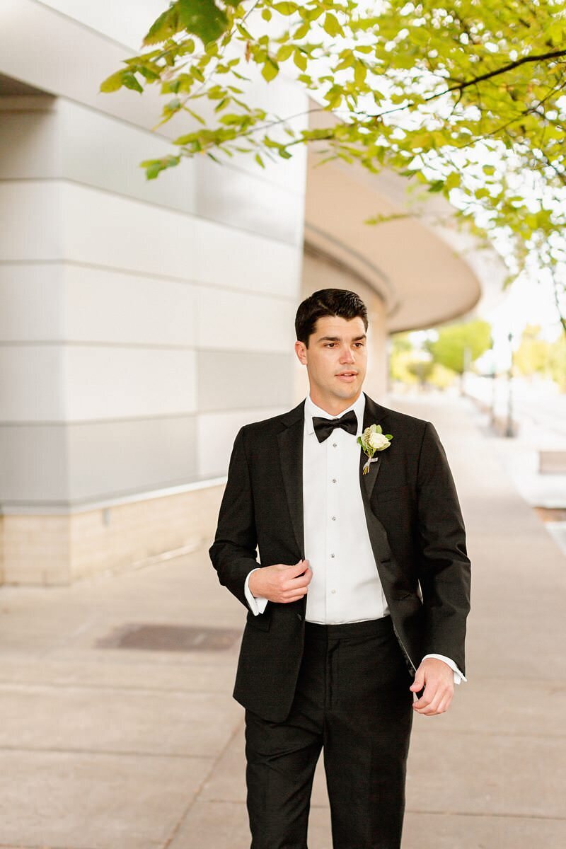 Classic Wedding at City Church of Evansville with Reception at ECC133