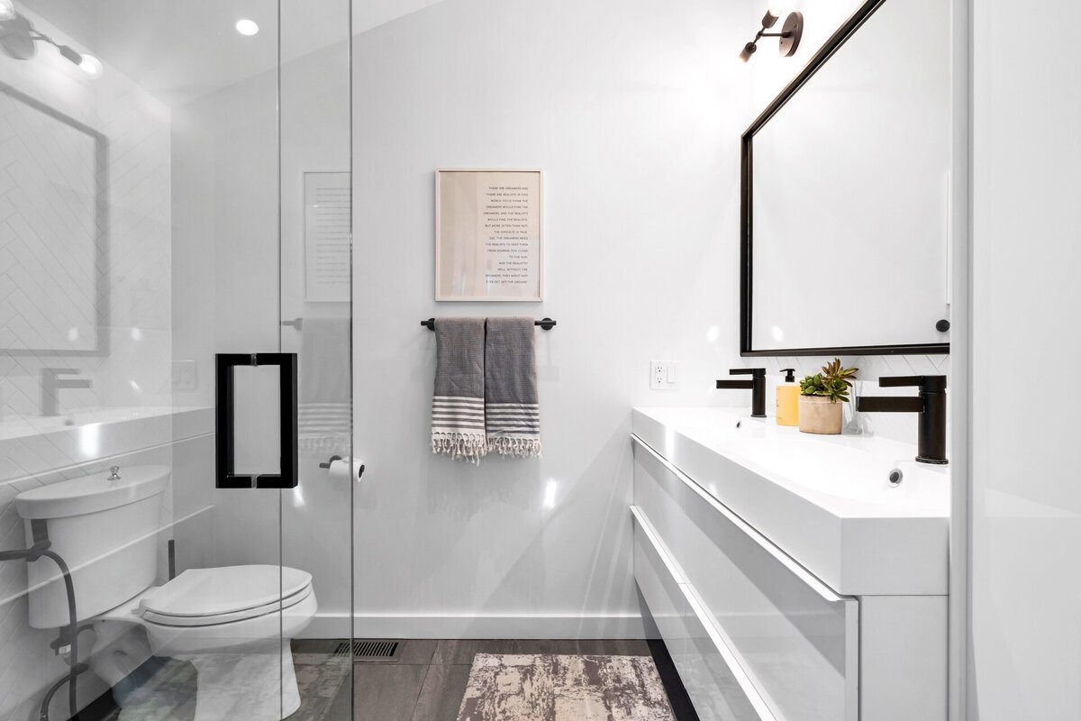061_Master Ensuite