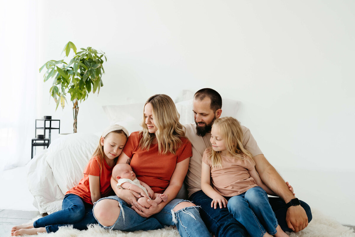 family-with-baby-newborn-session