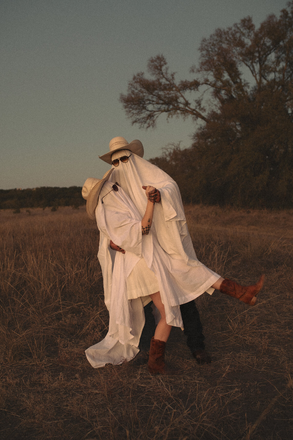 J'Nessa Albrecht Photography Spooky Ghost Trend