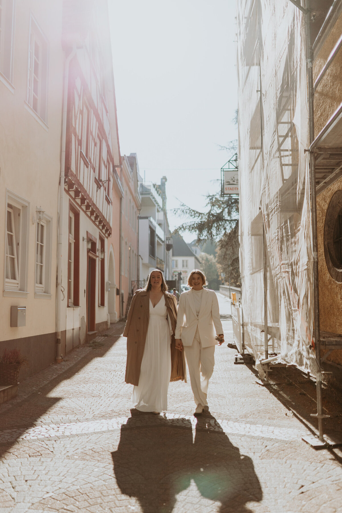 Queeres Hochzeitspaar in Linz
