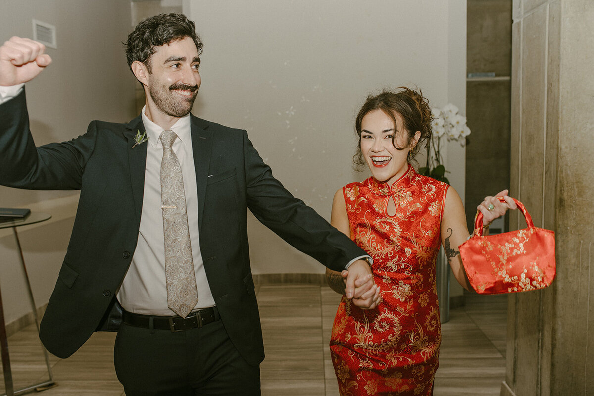toronto-city-elopement-city-hall-ttc-subway-sugar-beach-fun-romantic-sumer-wedding-2733