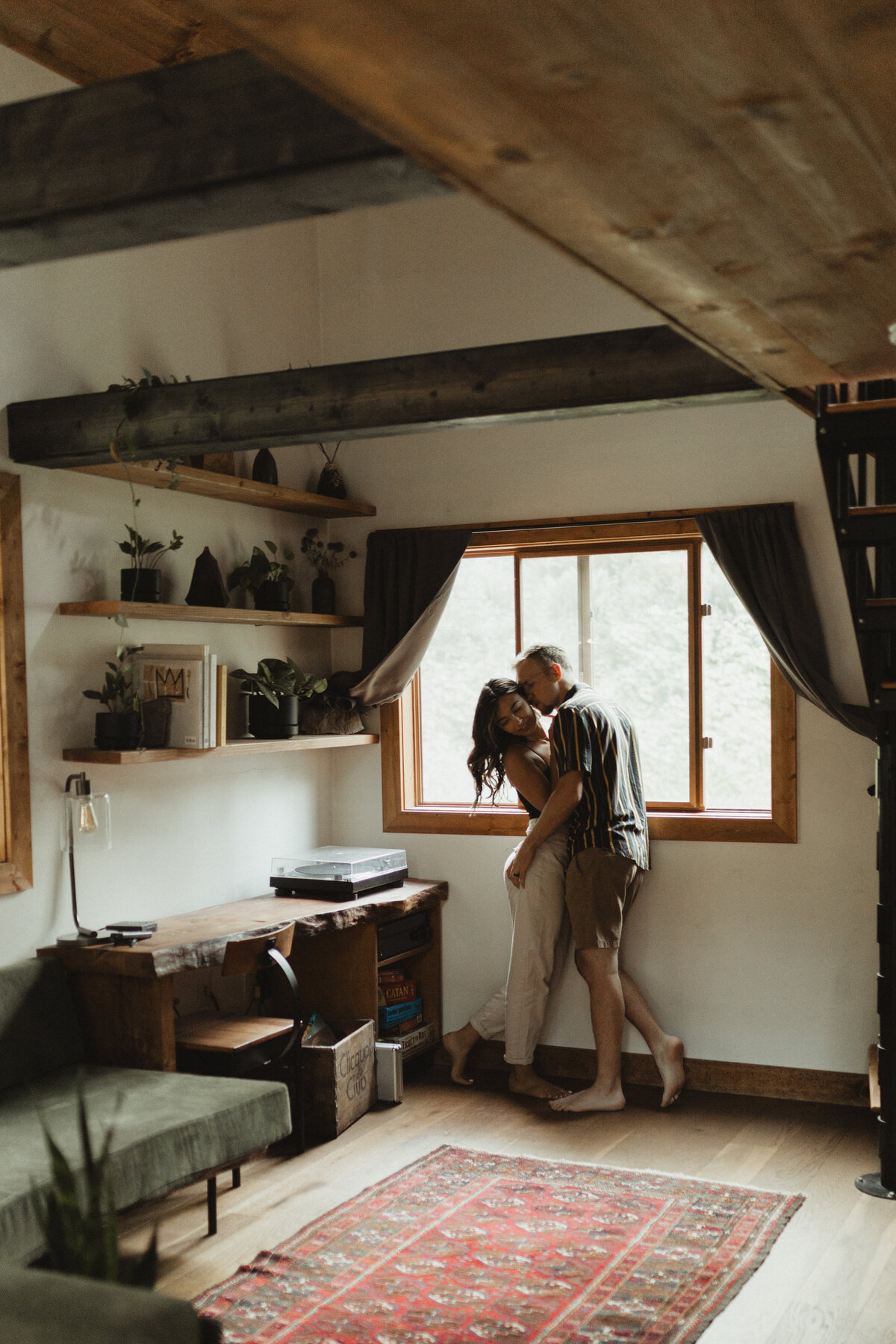 casualcouplesinhomesessionkansascityphotographer-43