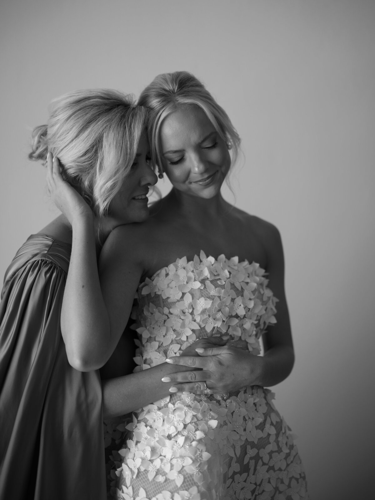 MeganandWill_06.1GettingReady-6