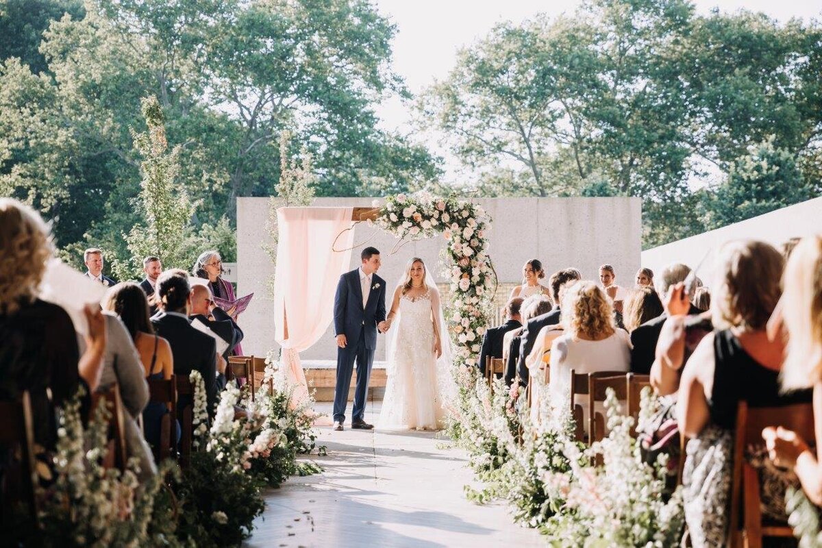 wedding-flowers-the-barnes-foundation-philadelphia-love-me-do-photography (12)