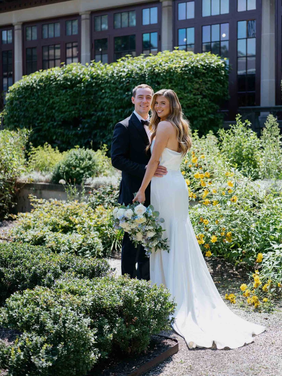 Bride and groom at Hanna Garden at Cleveland History Center
