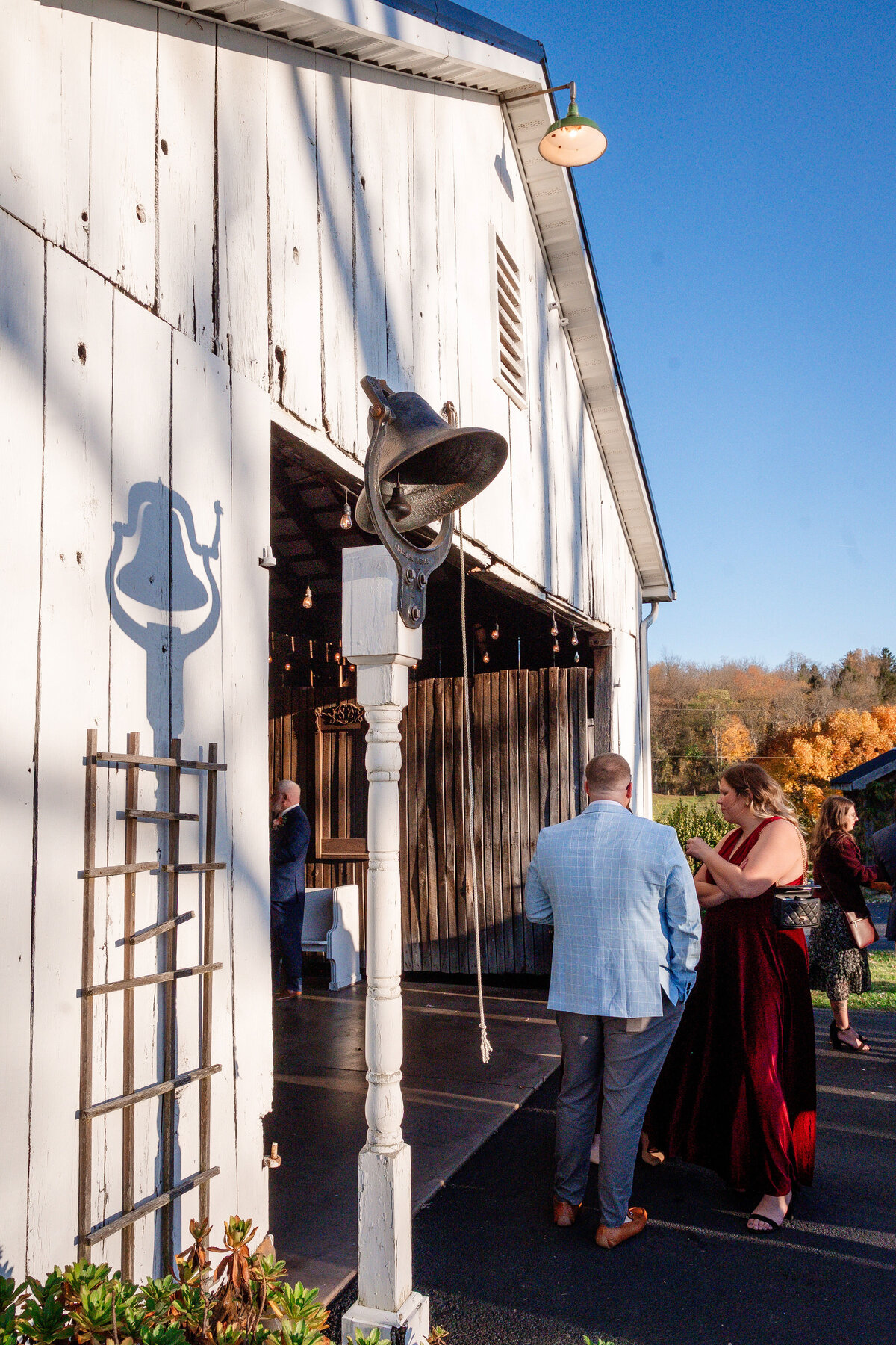 cocktail hour location for events at shady elms farm