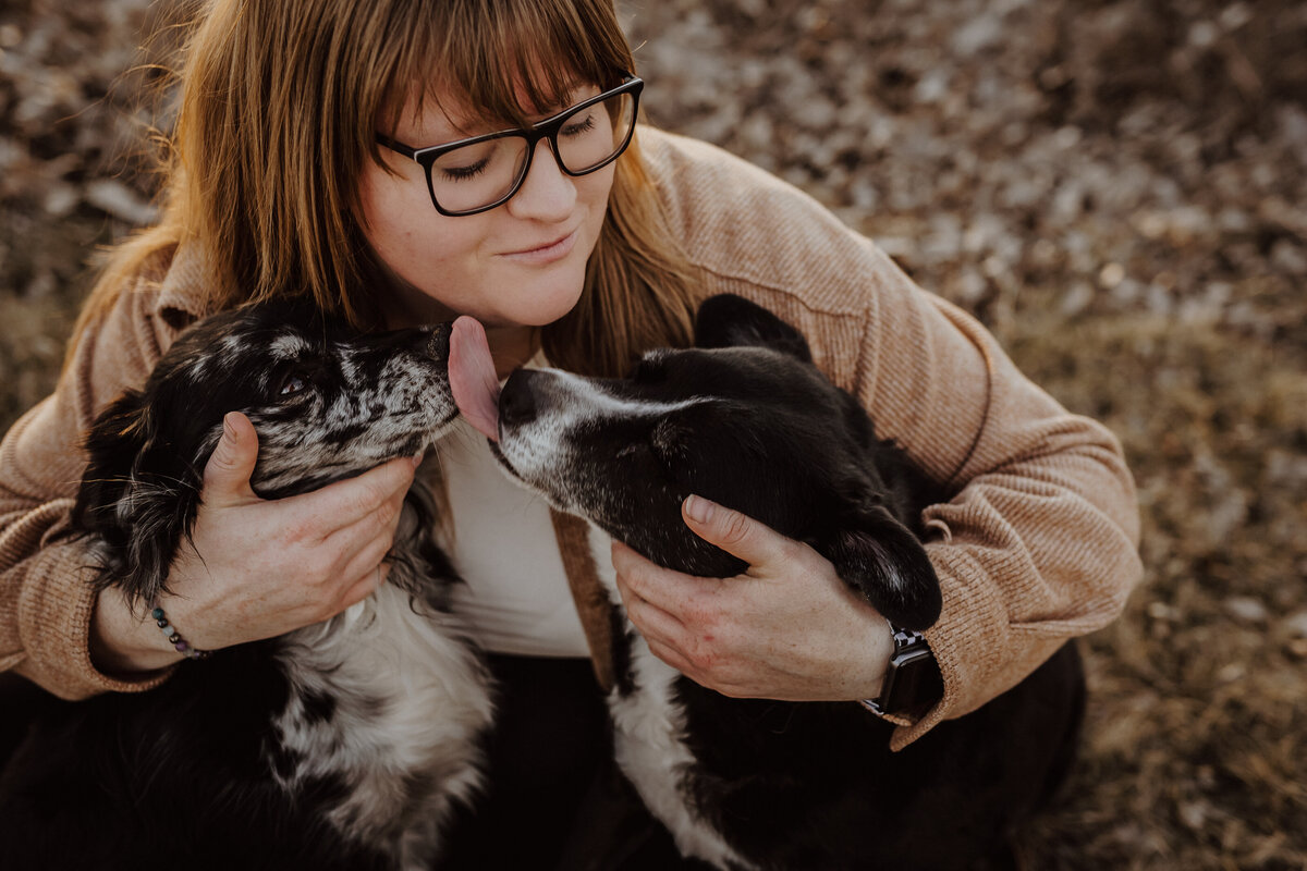 pet-portraits-dog-kisses-des-ledges-state-park-madrid-iowa-storyteller-collective-photo-co