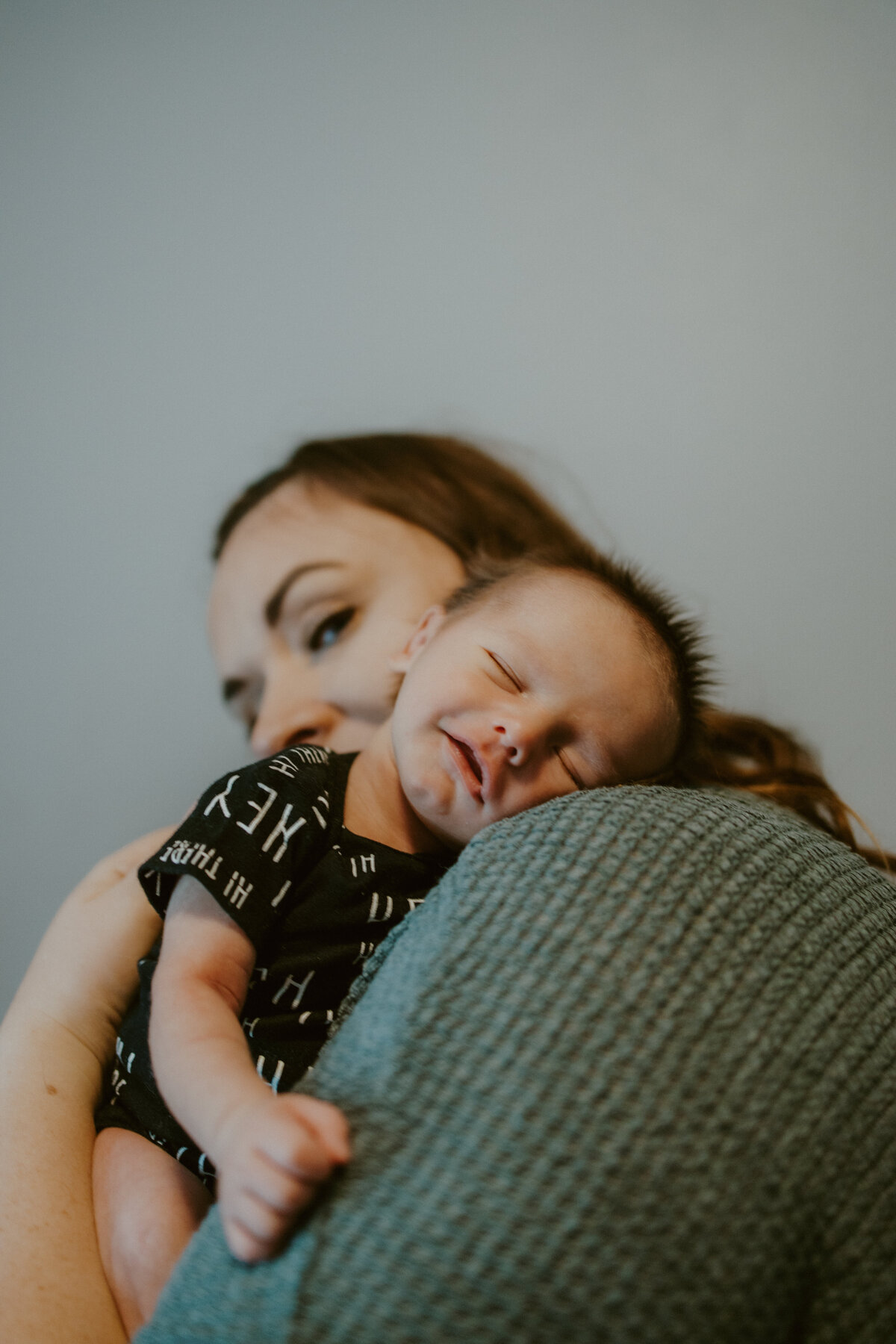 Seattle based motherhood, newborn and family photographer.