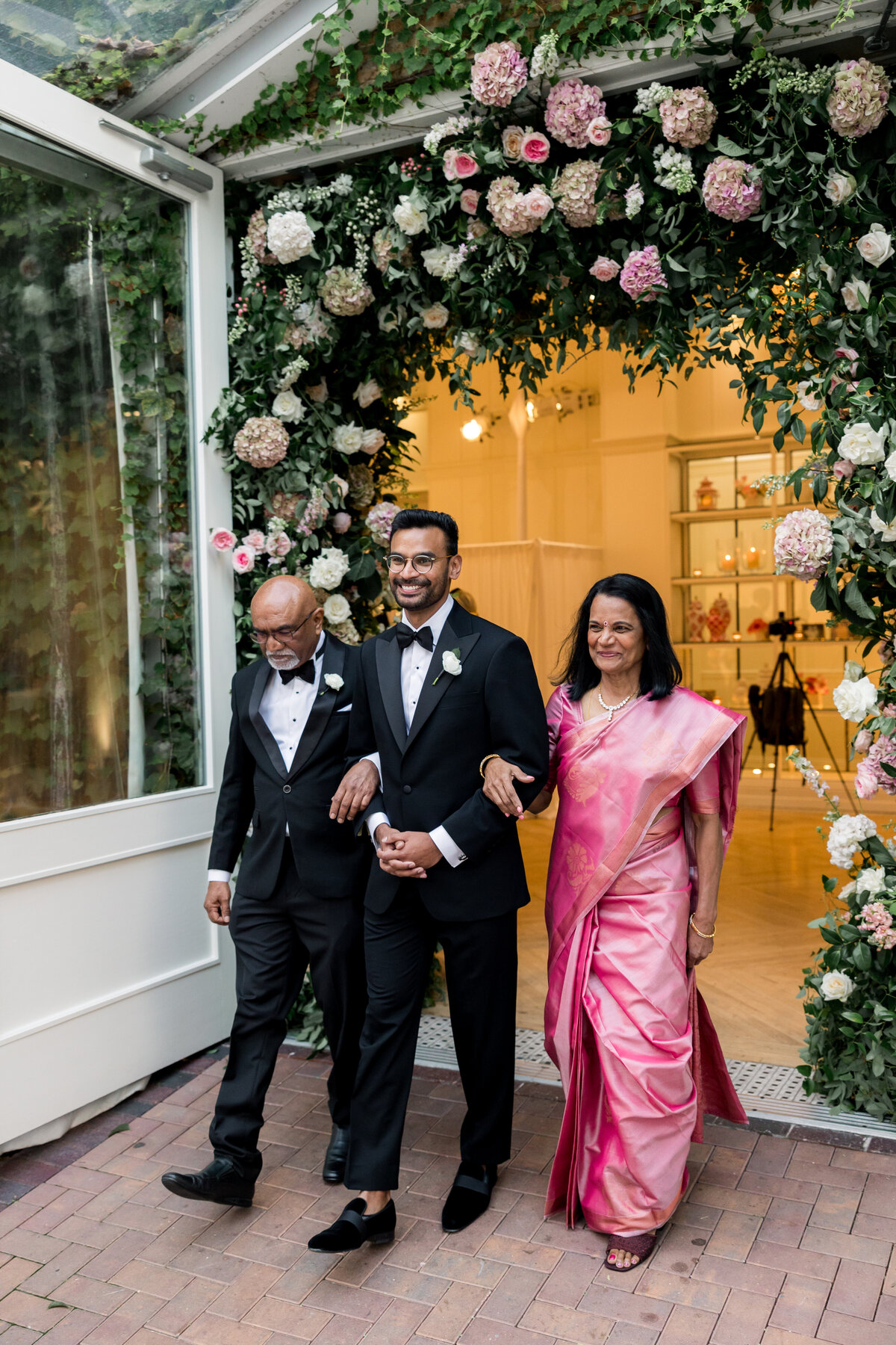 Chicago Illuminating Company Wedding with Pink Block Print Linens_19
