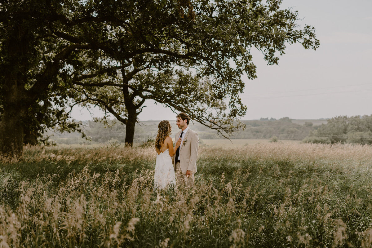first-look-couple-iowa-des-moines-wedding-photographer-storyteller-collective-photo-co