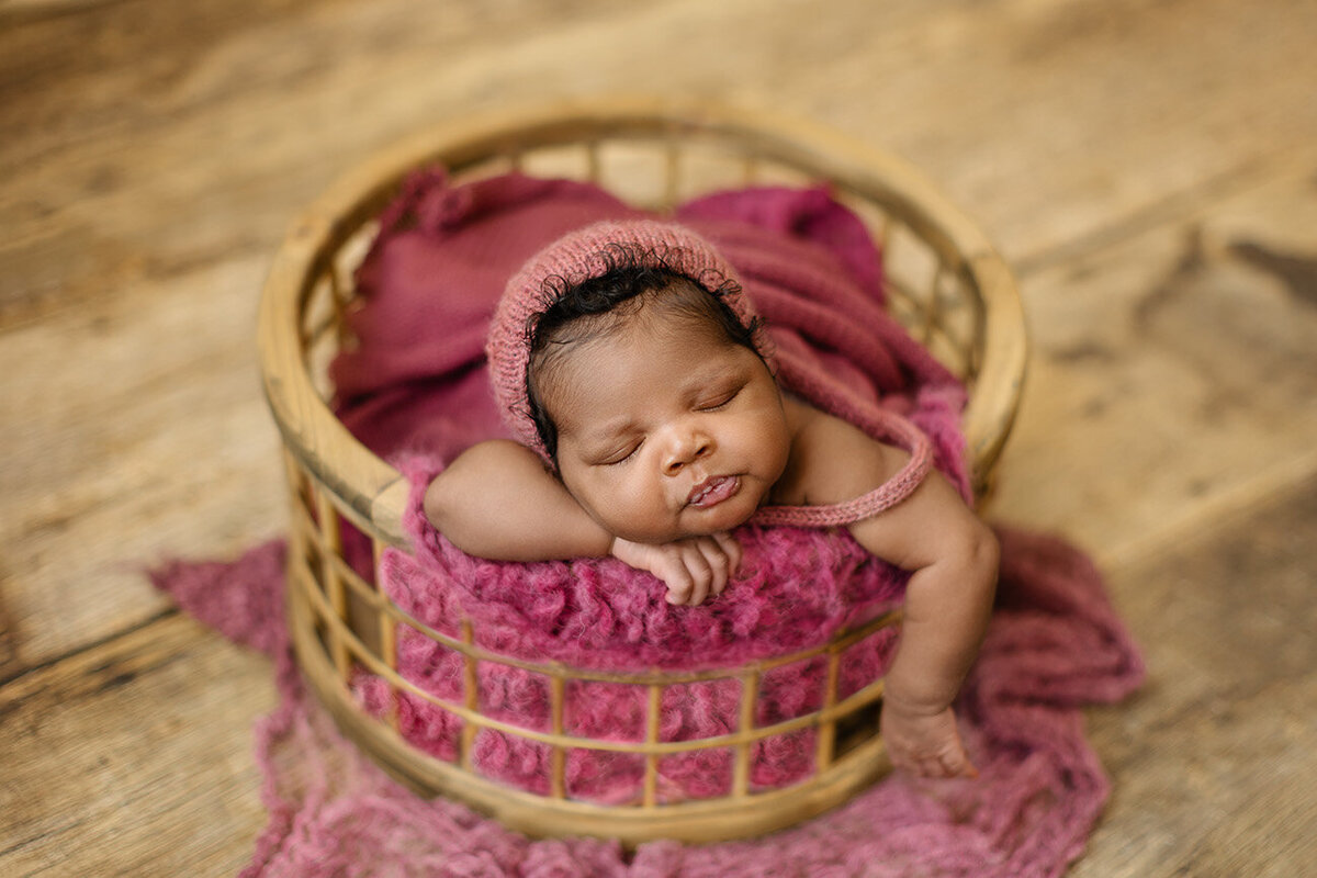 best Bowie MD newborn photographer, in home newborn photography Bowie Maryland, baby photographer near me 9482