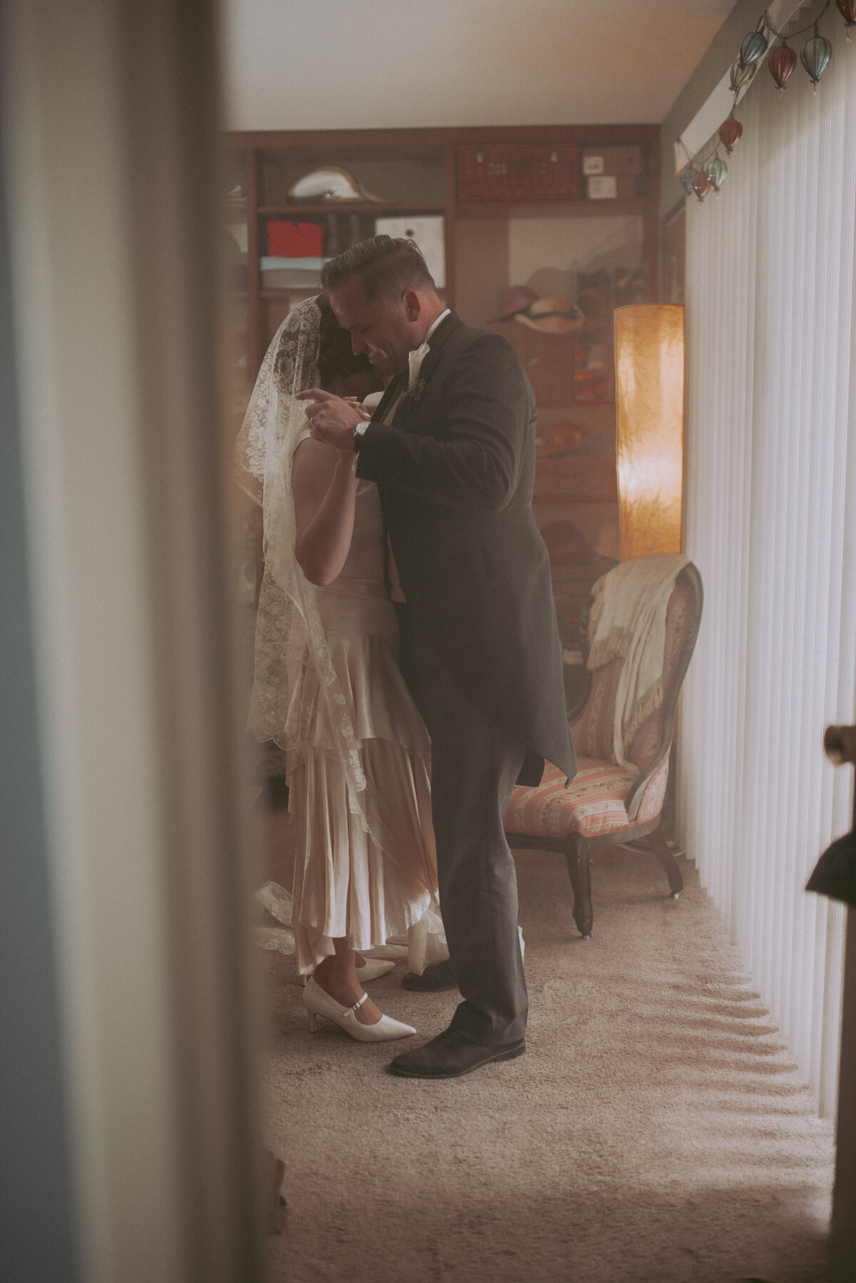bride-and-groom-portraits-arizona-wedding-photographer-vintage-bride-diy-Iowa-wedding-Photographer-Playlife-Alaynna-Ann-Schwartz20230311_0598
