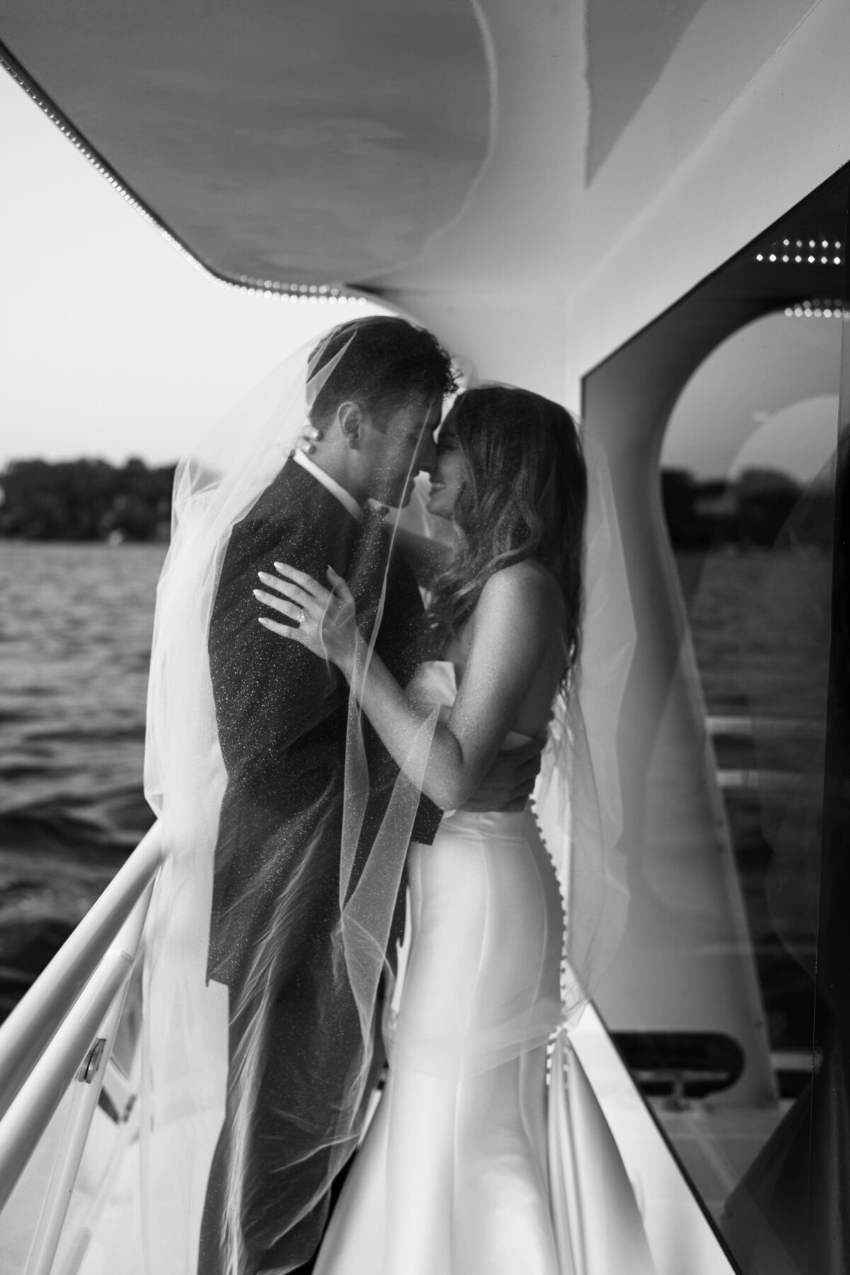 abby-parker-lake-minnetonka-wedding-102