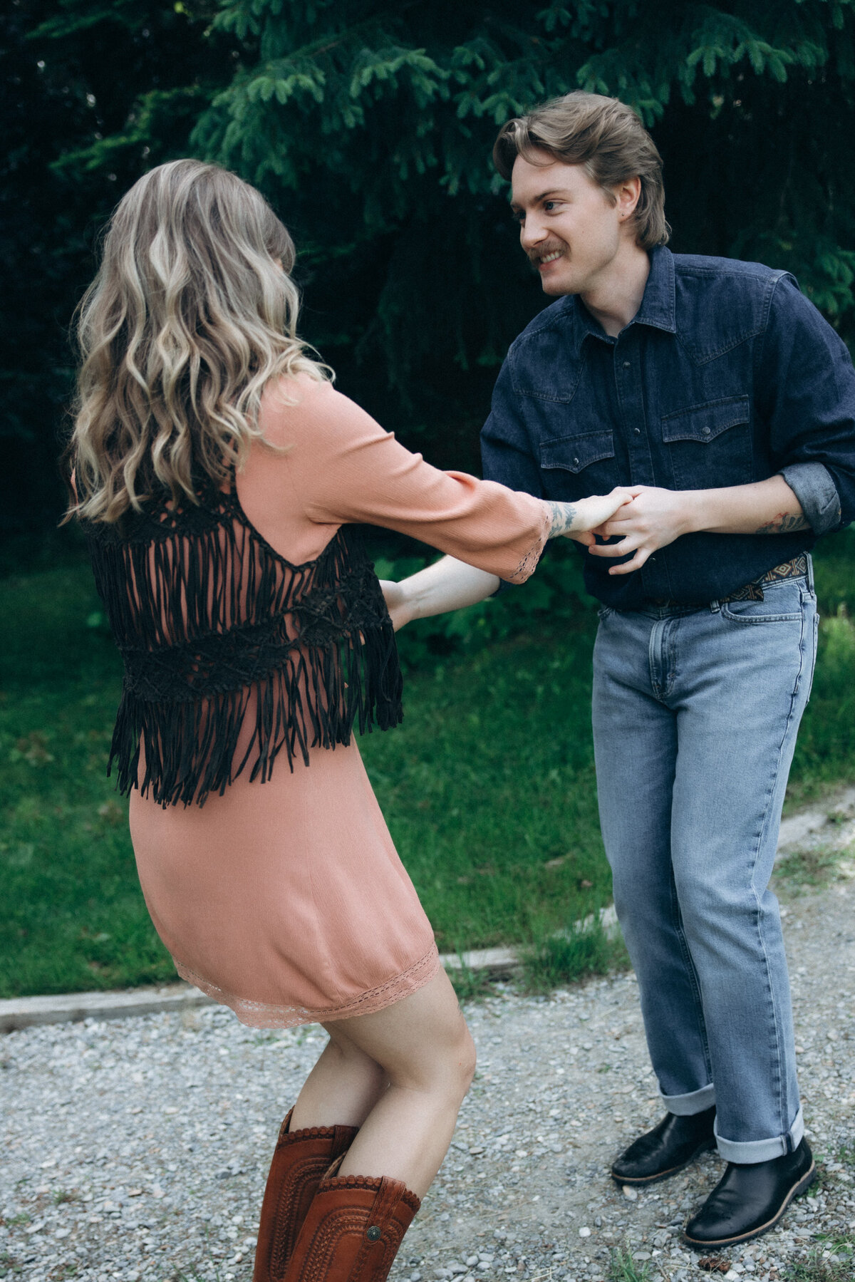 vpc-couples-vintage-cabin-shoot-10