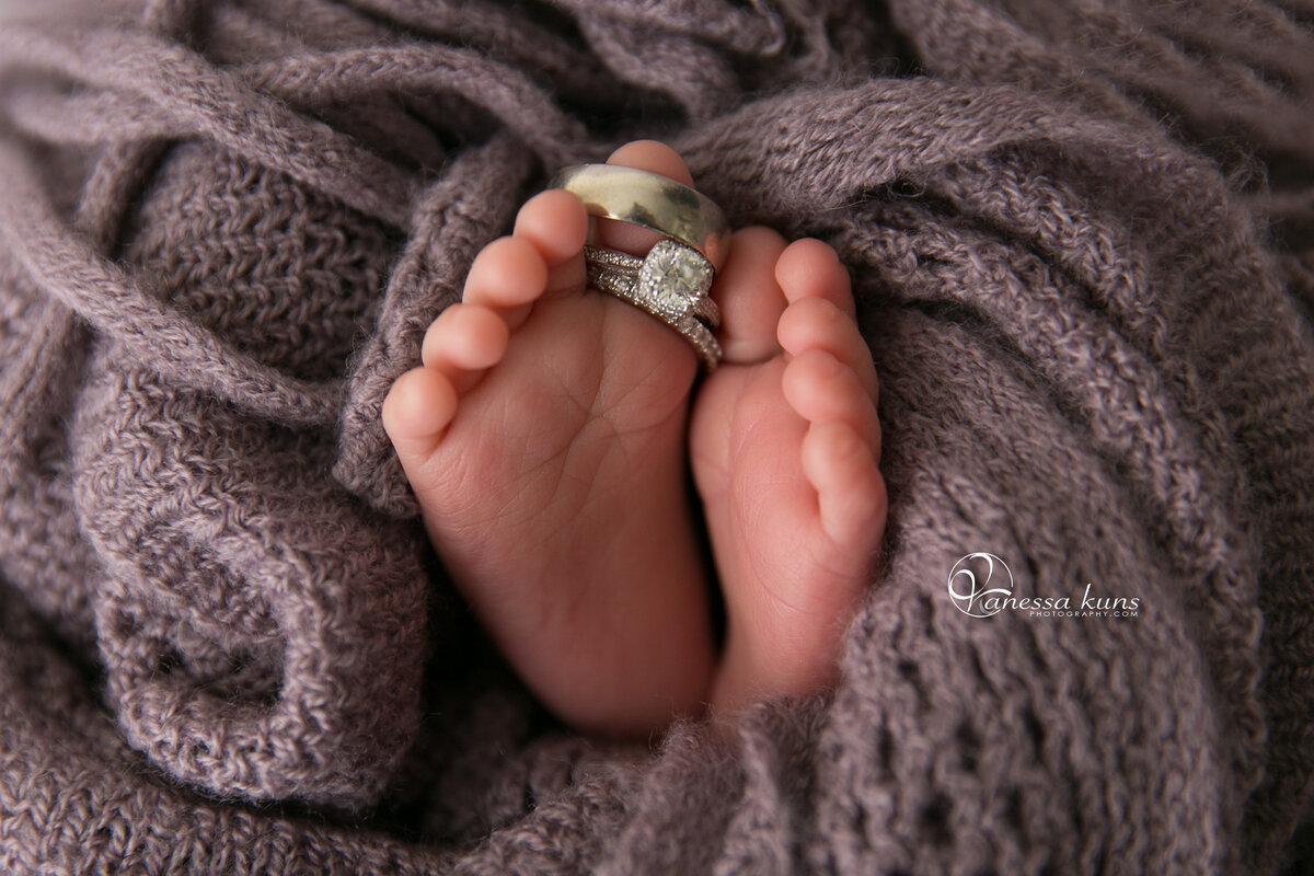 inland_empire-newborn_photographer_baby_toes_wedding_rings