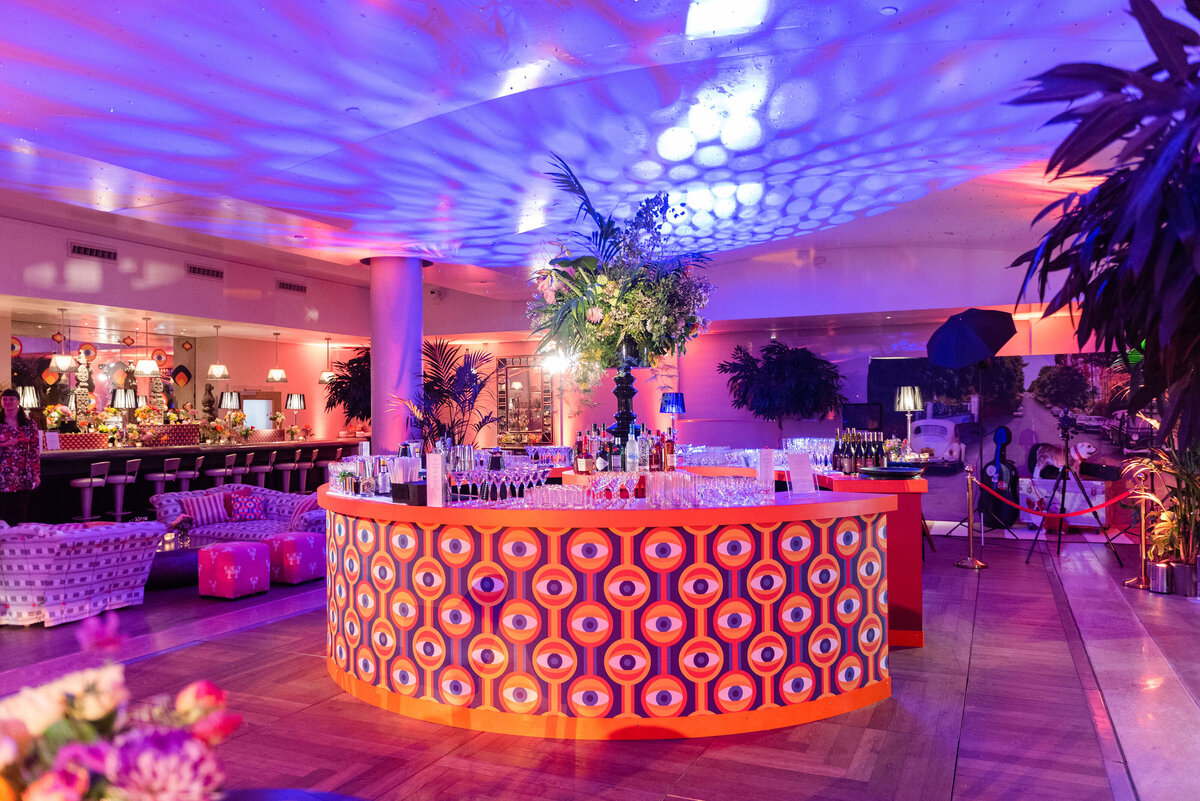 4 bespoke-bar-design-60s-themed