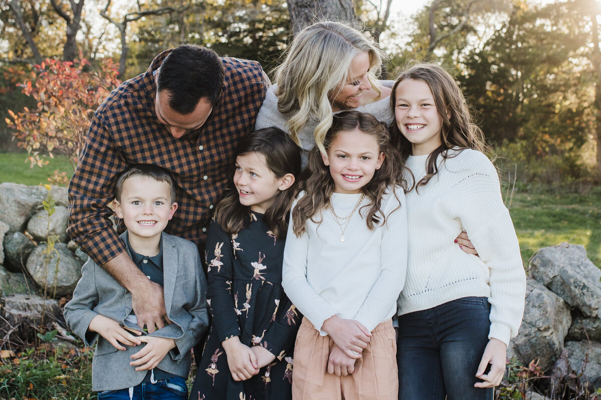 fall minishoot photo of a family of six