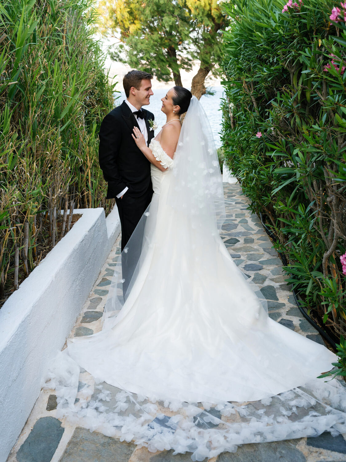 Romantic-Wedding-at-Island-Art-and-Taste–The-Residence-064