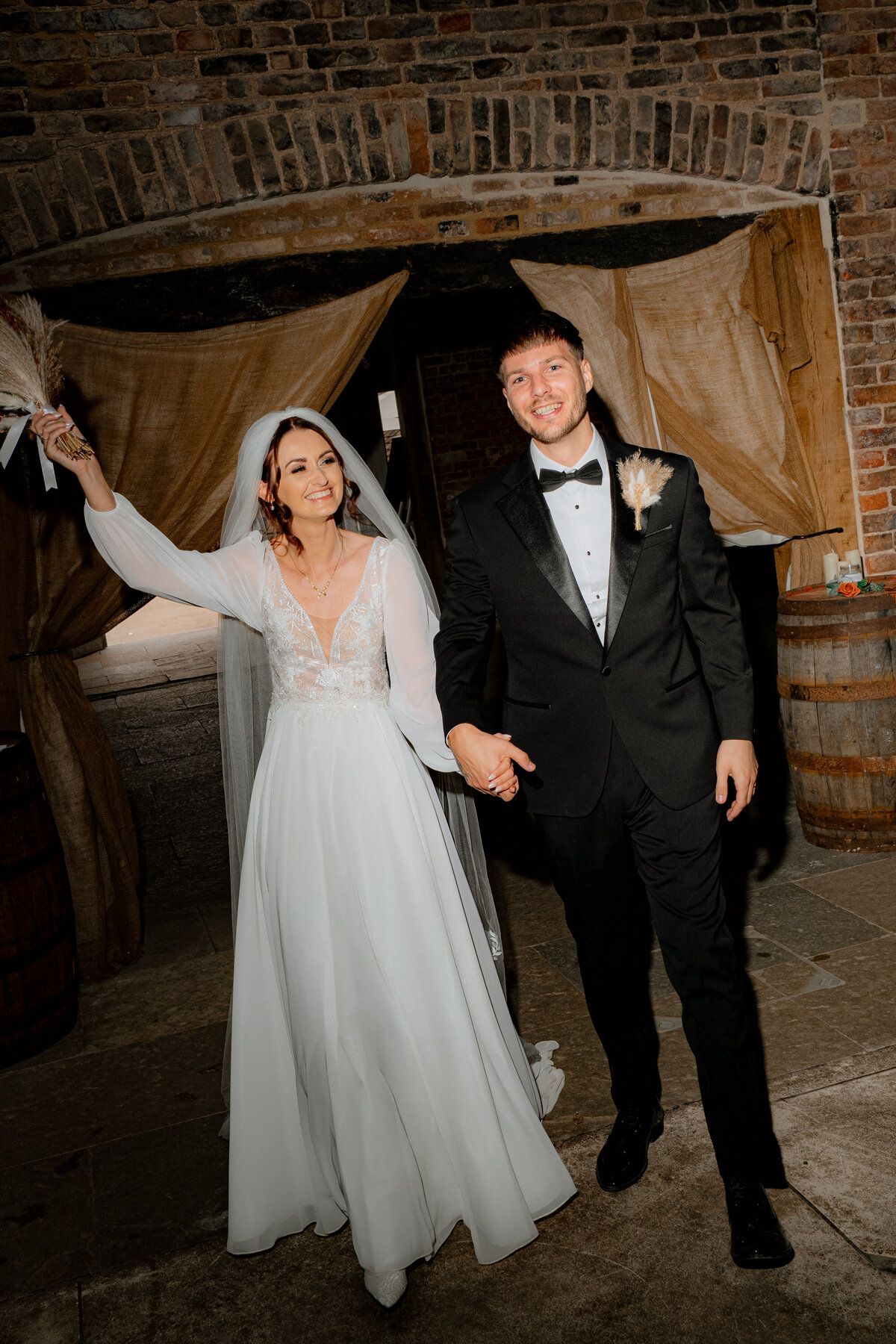 nick-and-dani_milton-end-farm-wedding_elee-smith-photo-34