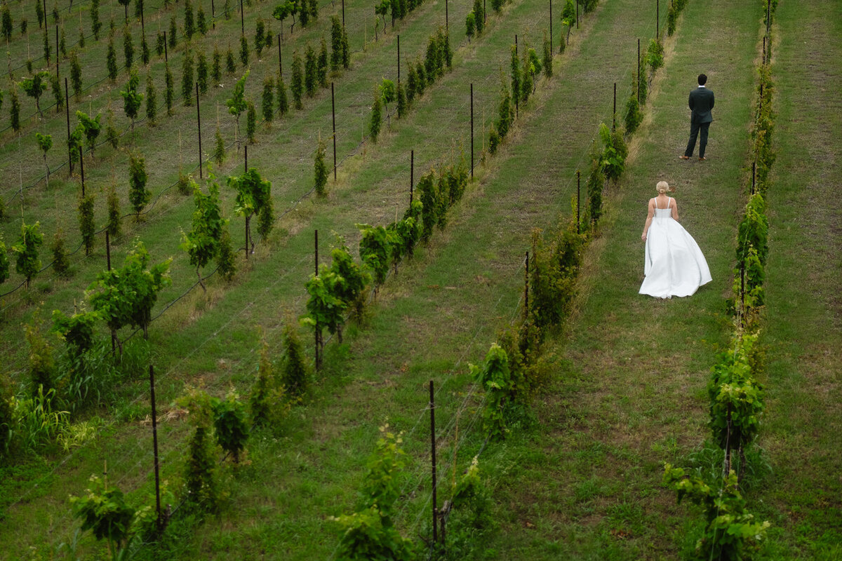 spring-wedding-at-austin-venue-villa-at-the-vineyard-14