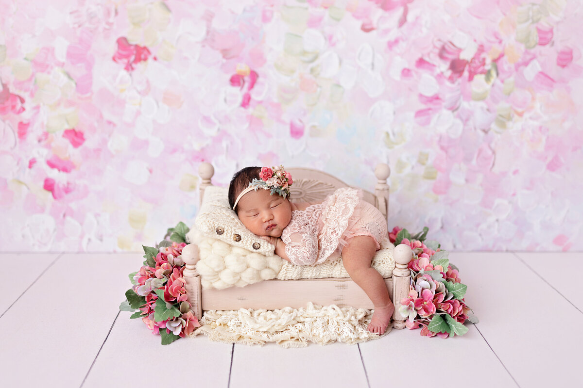 Bed (bum up) - 2022-01-12 - Alayna's Newborn Session - 19 days (Wendy Ao)041