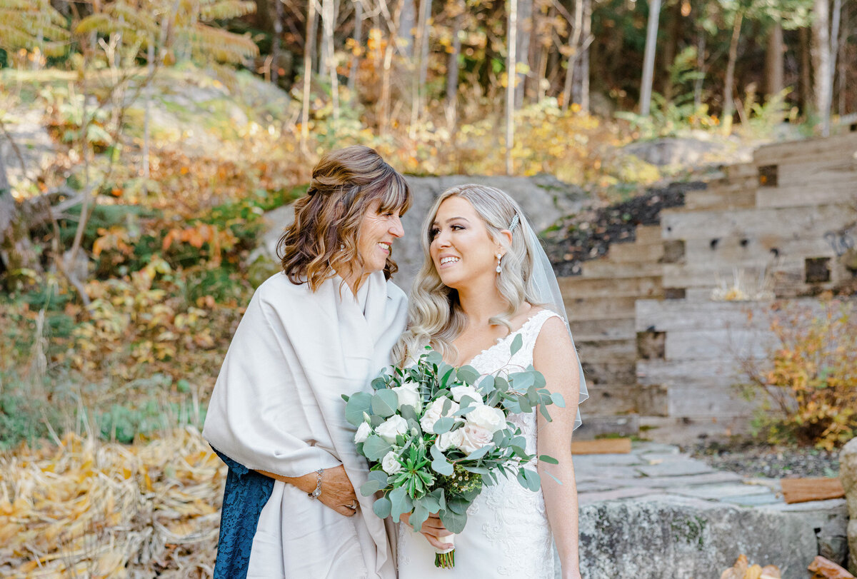 sarah-mike-belvedere-wakefield-quebec-wedding-grey-loft-studio-2021-100