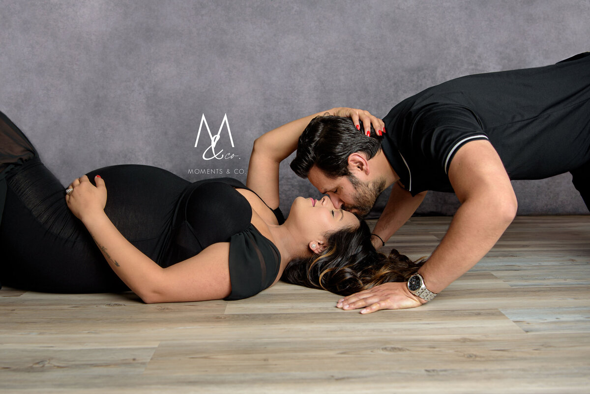 Soon-To-Be-Mom-And-Dad-In-Studio-Maternity-Photo